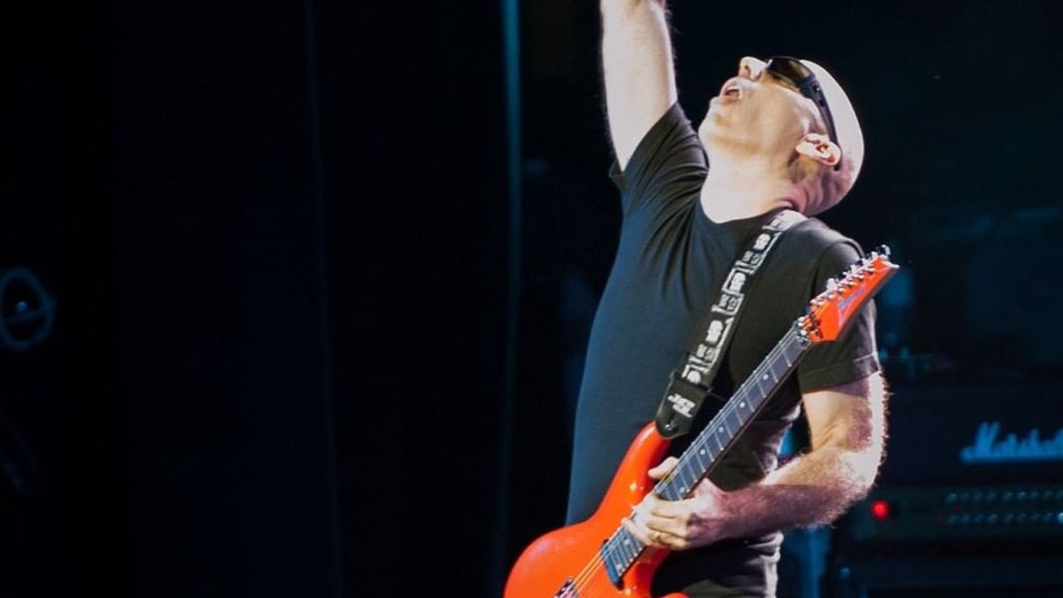 Sisi Melodik dan Pedih Album Baru Joe Satriani Tergurat dalam Lagu Tunggal <i>Faceless</i> 