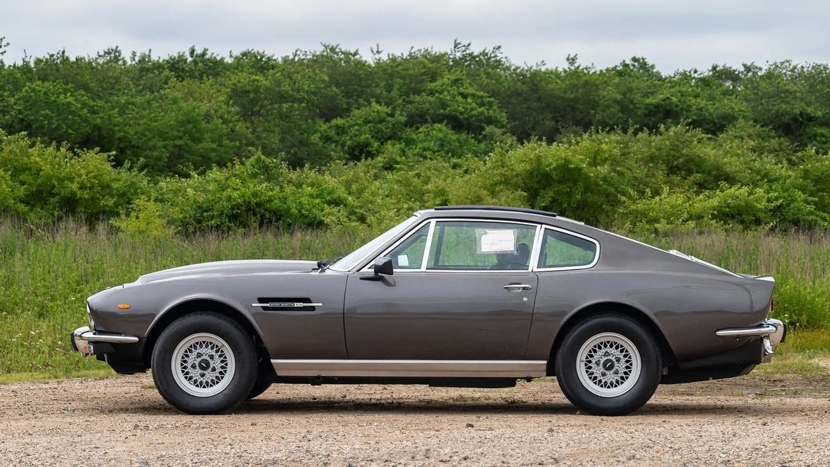 Aston Martin V8 dari Film James Bond Ini akan Dilelang dengan Harga Mulai Rp21 Miliar