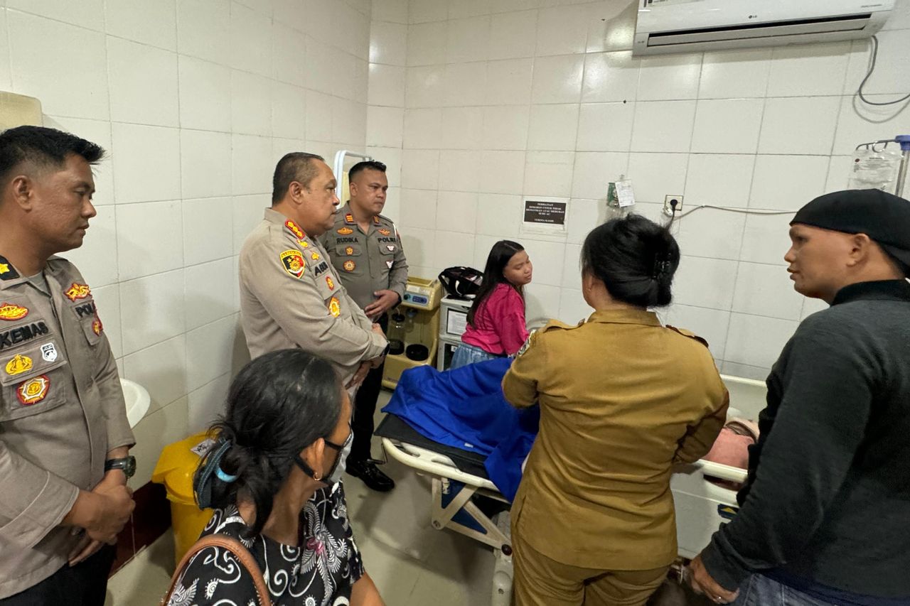 Kapolda Kaltara Help Evacuate Accidents On Jalan Sabanar Lama