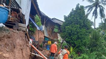 7 منازل تضررت جراء انهيار أرض في بايا لباك