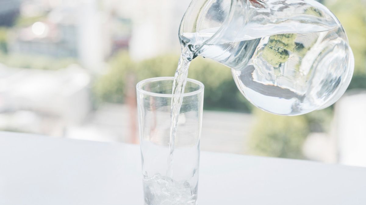 2 升是多少杯？检查转换及其对健康的益处