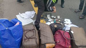 Kecelakaan Aneh di Tol Bakter: Petugas Temukan 34 Paket Diduga Narkoba