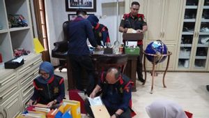 Jaksa Geledah Rumah Alex Noerdin terkait Dugaan Korupsi Pasar Cinde