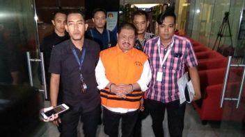 在Ratu Atut与前检察官Pinangki之后，轮到前Bengkalis摄政王Amril Mukminin从监狱获释