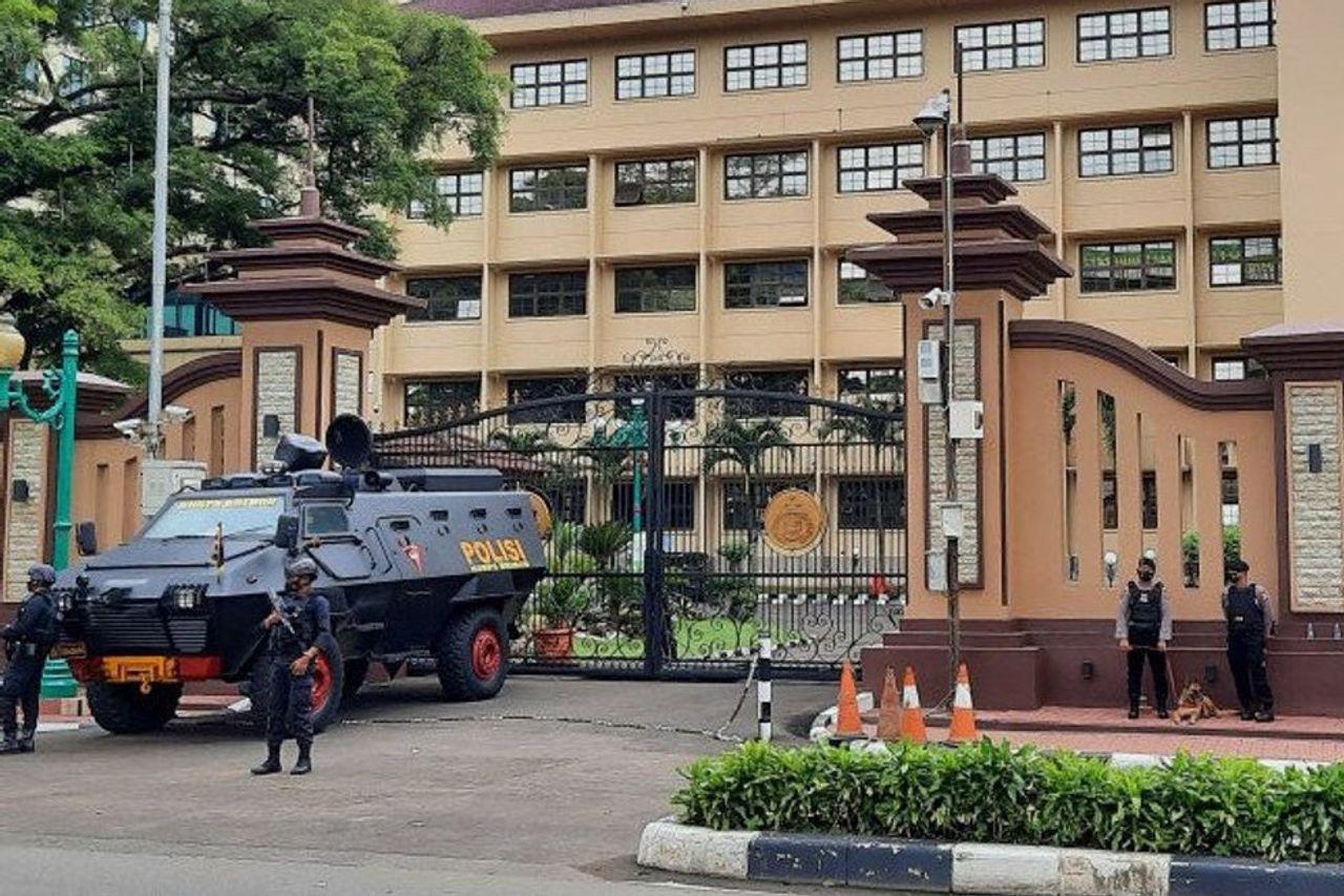 红色通知的发放条件张保罗成为警察的障碍