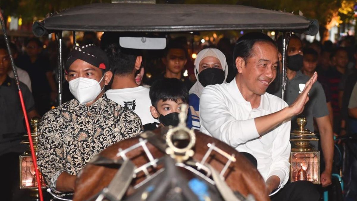 يقدر Jokowi أن تأثير PPKM سيتم إلغاؤه فقط في فبراير 2023
