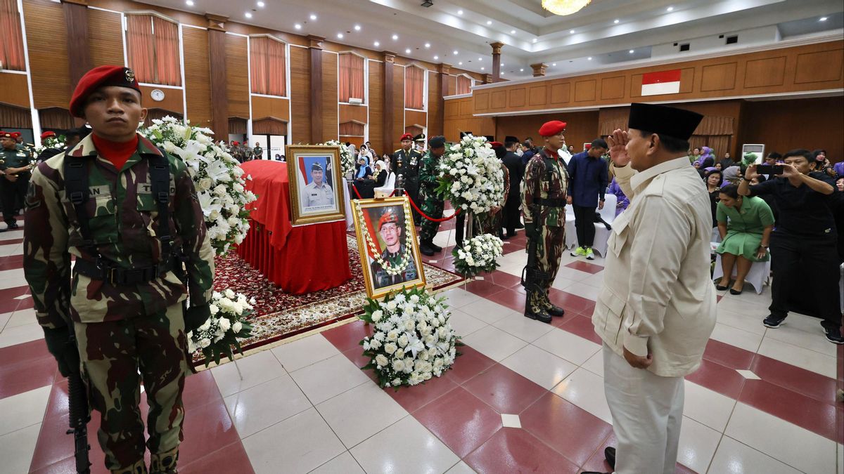 Prabowo Gives Final Respect To Doni Monardo At Kopassus Command Center