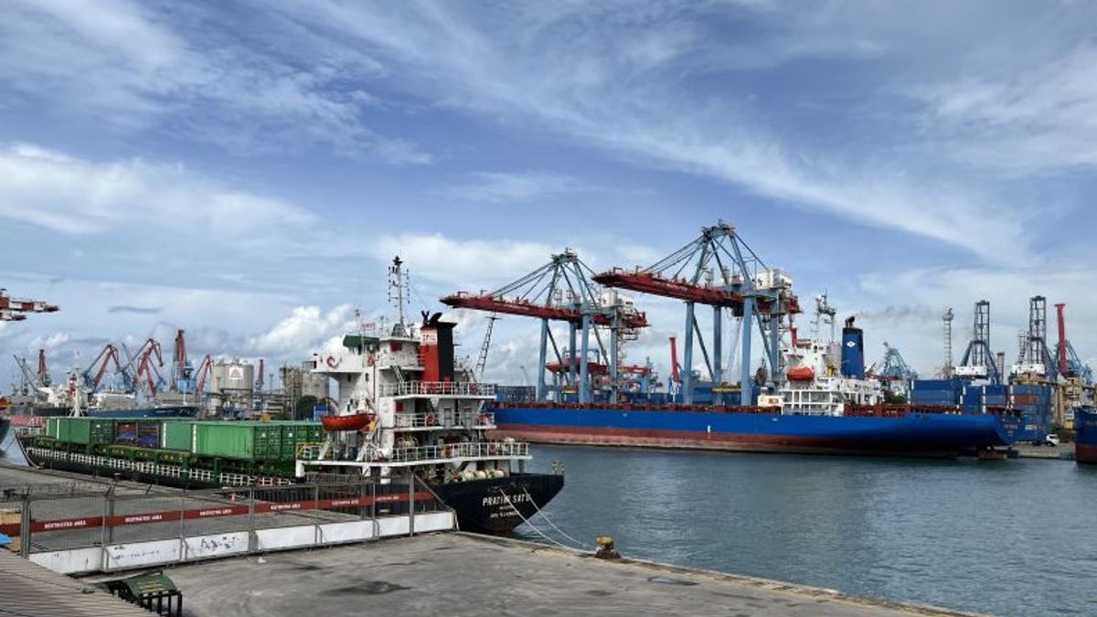 Cuaca Buruk, KM Dobonsolo Tunda Keberangkatan dari Tanjung Priok