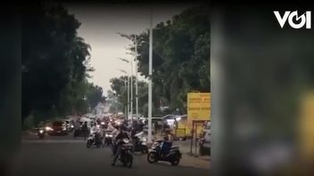 视频： 在伦腾阿贡病毒学生争吵行动后， 警察这样做