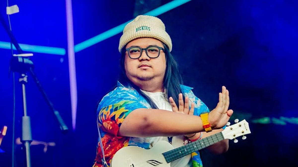 Gustiwiw, Musisi dan Penyiar Muda, Wafat Usai Terjatuh di Kamar Mandi