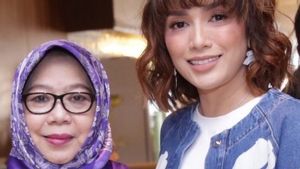 Ussy Sulistiawaty's Mother Dies After 4 Years Of Kidney Disease