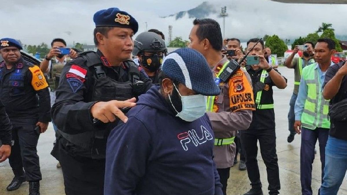 Arriving At Soetta Airport, The Regent Of Central Mamberamo Was Immediately Taken To The KPK Building