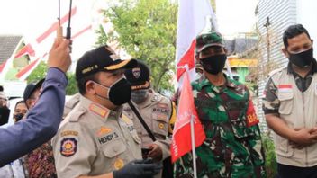 Rumah Warga Jember yang Isoman Dipasangi Bendera Merah untuk Mudahkan Pemantauan