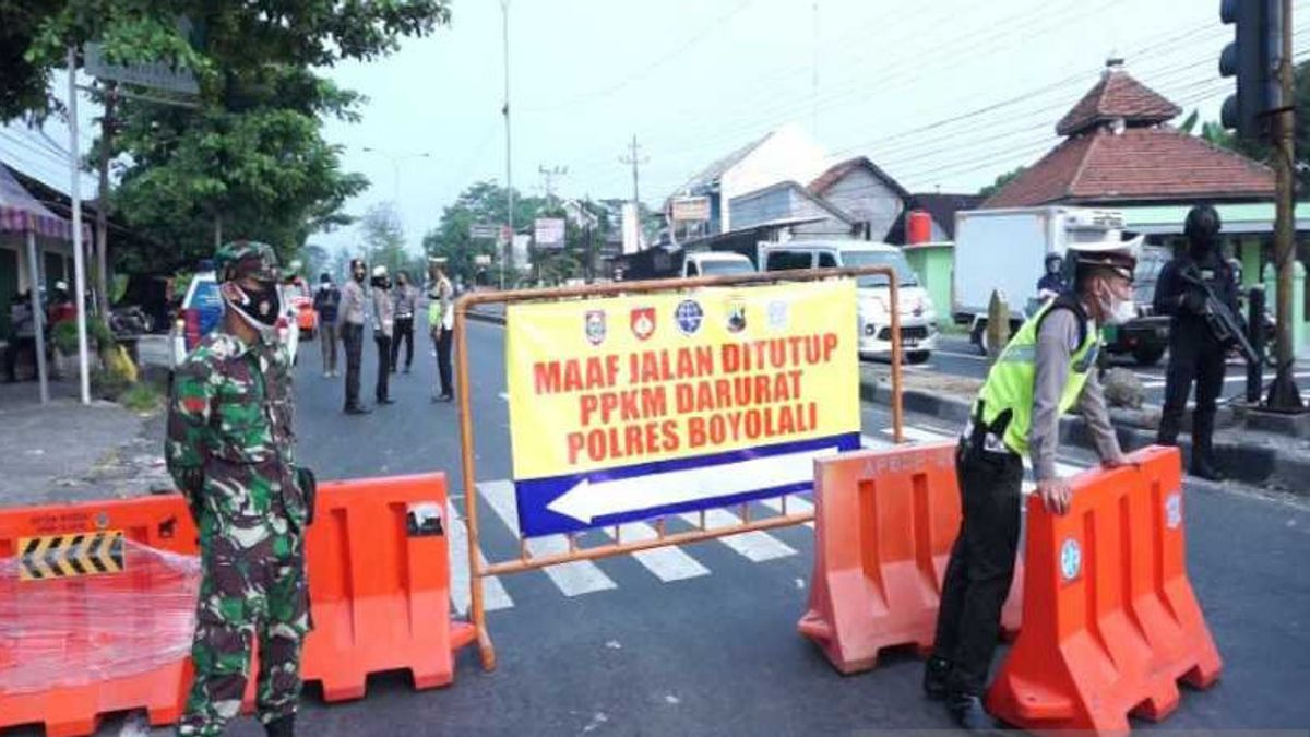 ボヨラリの23の道路ポイントがブロックされ、警察TNIはCOVIDフリーのテスト運転手までワクチン証明書の詳細をチェック