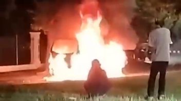 Jaklingko Jenis Suzuki Carry Terbakar Akibat Korsleting di Jatinegara