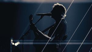 Roger Waters Ditinggalkan Penonton yang Kecewa dengan Pembacaan Memoar dalam Konser