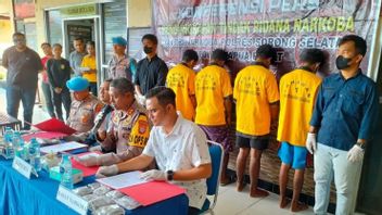 警察は南西パプアのパプアニューギニアから2億ルピア相当のマリファナを確保し、4人の容疑者が逮捕された
