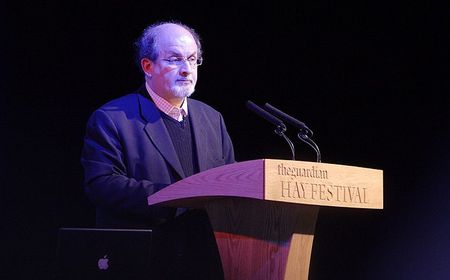 Polemik Salman Rushdie Hina Nabi Muhammad Lewat Novel The Satanic Verses