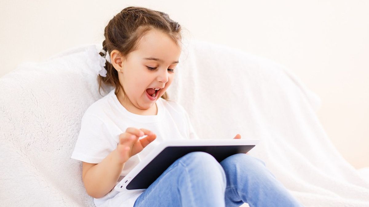 研究表明，社交媒体重新编程了儿童的大脑，使其如此敏感