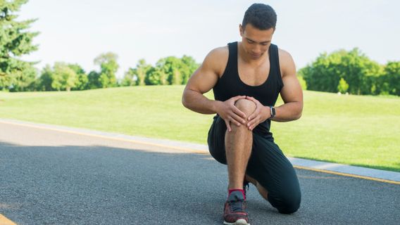 Les genoux entendent quand on est déplacé, quels sont les dangers? Bien qu’il ne douleur pas, reconnaissez les symptômes de problèmes graves