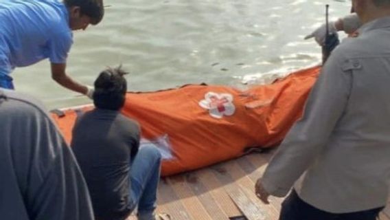 سكان لينتينغ أجونج يكتشفون جثة رجل بدون هوية غرق في كالي سيليوونغ