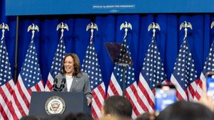 US Vice President Kamala Harris Gets Omel Democrats Donors While Discussing Joe Biden
