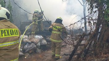 La police de Jambi enquête sur la cause de l’incendie du stockage de carburant oplosan