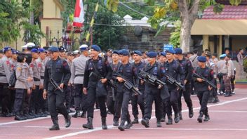 Police Fire Tear Gas Disperse Masses In East Kalimantan DPRD