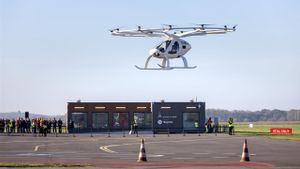 Helikopter Listrik Otonom, Volocopter, Lakukan Uji Terbang Perdana di Tengah Keramaian Kota Paris