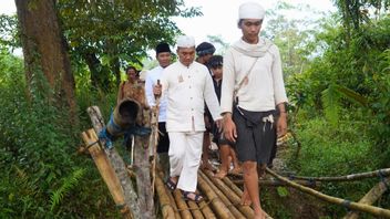 昨晚，Wihaji在Baduy Dalam（第2部分）中保持了传统坚定的下一代
