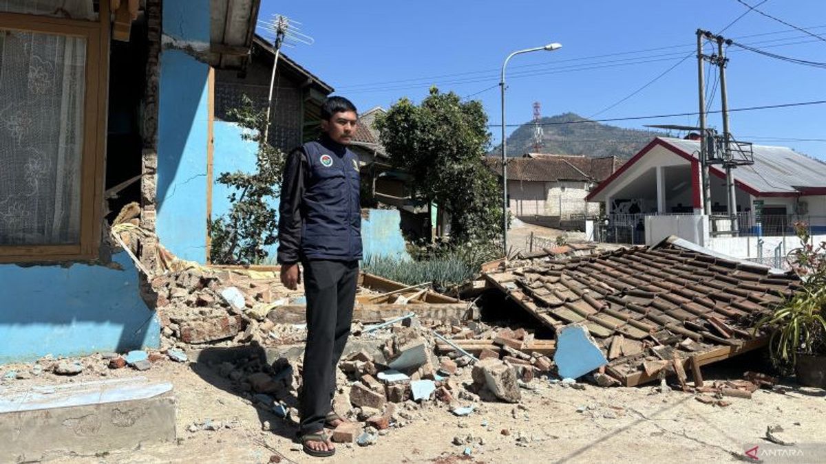 バンドン地震で被害を受けた家屋の犠牲者は、一時的な住居の家賃のために月額Rp500,000を得る