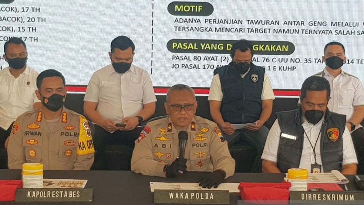 Challenged Through Social Media, 2 Motorcycle Gangs In Semarang Show Good Swinging Sickles To Road Users, Eventually Arrested By Police