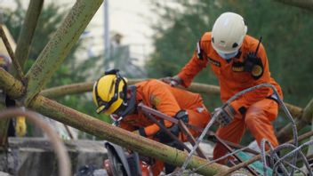 マムジュのモスクの遺跡に埋葬された1人の労働者が遺体で発見された