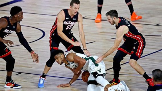  Bucks Dijatuhi Sanksi karena Langgar Aturan Perekrutan Pemain