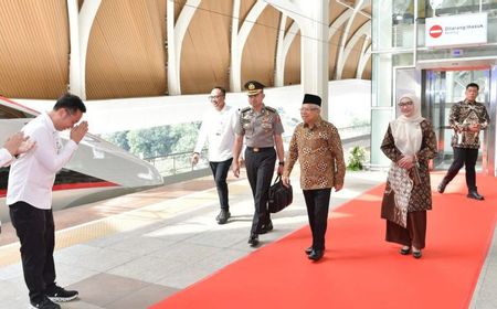 Pakai Whoosh dari Halim, Wapres Kunker ke Bandung Hadiri KDEKS-Rakornas PB