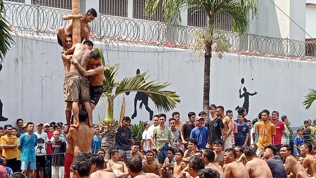 Salemba Prison Prisoners Finally Join The Pinang Climbing Competition After 3 Years Of Pandemic Period