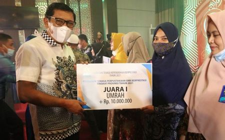 Guru Berprestasi di Aceh Dapat Paket Umrah Gratis dan Uang Rp10 Juta