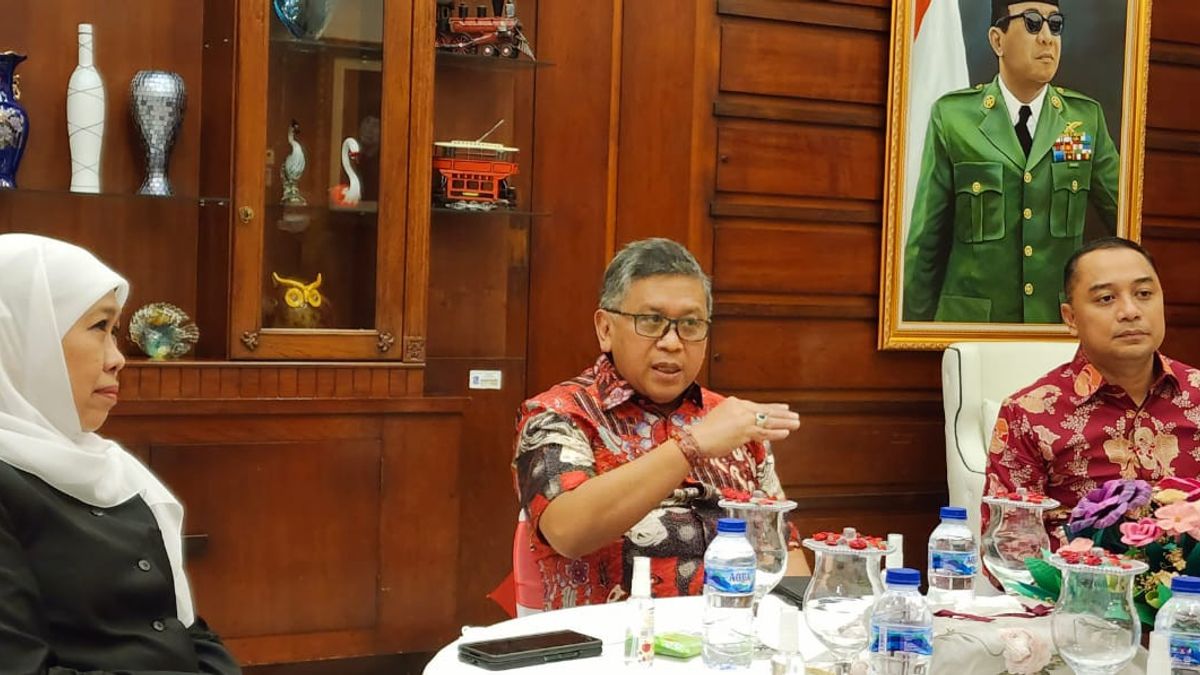 “是的，它是一样的，很远，”PDIP秘书长的回答，同时在Anies-AHY-Aher被比作Soekarno-Hatta-Sjahrir时保持微笑