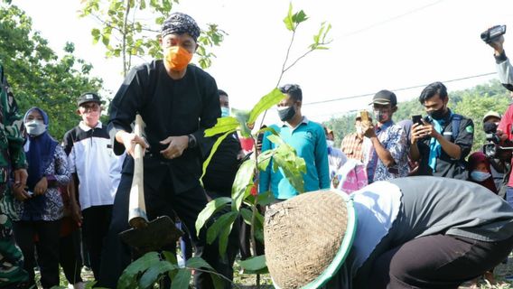 Mengingat Lagi <i>Keminter</i> dan Celeng di Tengah Pujian Ganjar ke Bambang Pacul yang Pimpin Komisi III