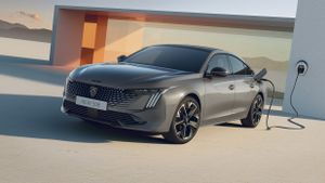 Peugeot Pastikan Tak Perluas Mobil PHEV Performa Tinggi Pilih Fokus ke EV