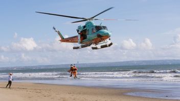 Basarnas Bali renforce la réponse d'urgence au tourisme en utilisant un hélicoptère