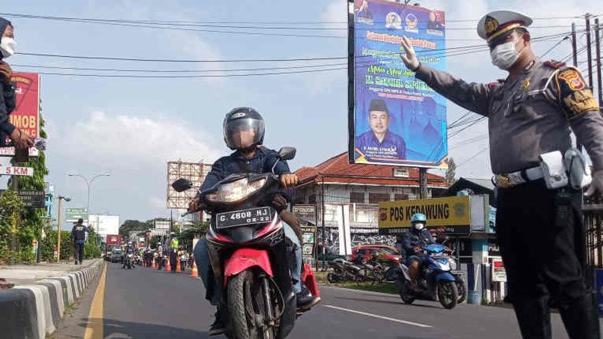 Détectés Par La Police, Des Dizaines De Voyageurs Entrés Dans Cirebon Ont été Priés De Faire Demi-tour