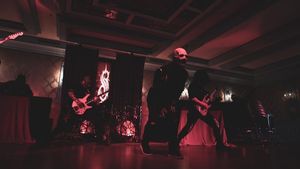 Penggemar Panjat Menara Speaker, Slipknot Hentikan 2 Konser di Knotfest