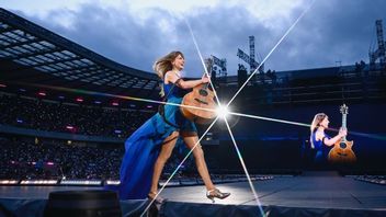 Taylor S Trump sort sur la guitare spéciale après avoir battu un record de Michael Jackson au Wembley Stadium