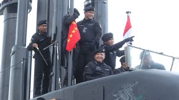 シャークケンカナブルベ、TNI司令官、海軍の名誉市民になる公式チーフヘッドを受け取る