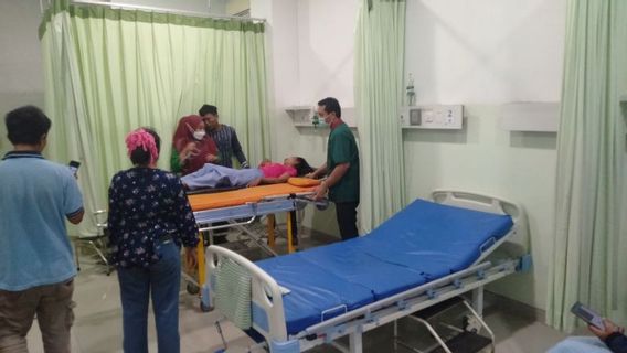 Conditions Improved, Dozens Of Residents Of Cigempol Karawang Village Who Were Poisoned By The Deli II Klorin Gas Were Returned