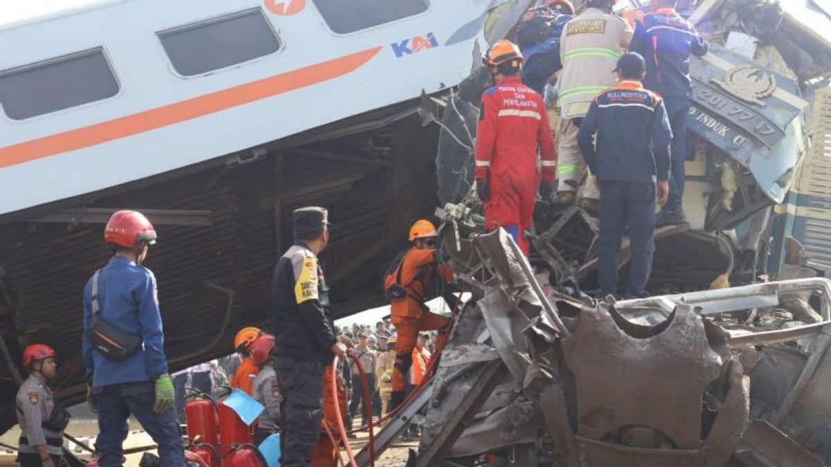 交通部长Budi Karya 谈论Cicalengka的火车事故:所以高昂的教训
