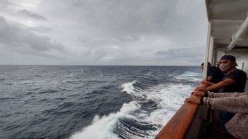 BMKGはNTTの住民に、スンバ島とサブ島の南海域で3.5メートルの高波に注意するよう促します