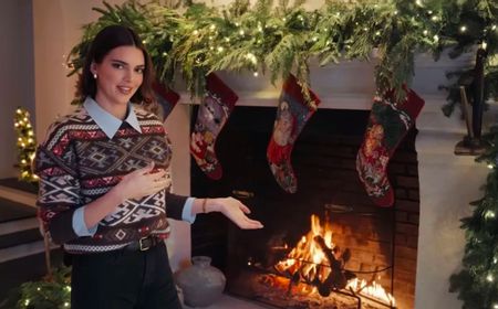 Kendall Jenner Pamer Dekorasi Natal di Rumah Mewahnya di Los Angeles