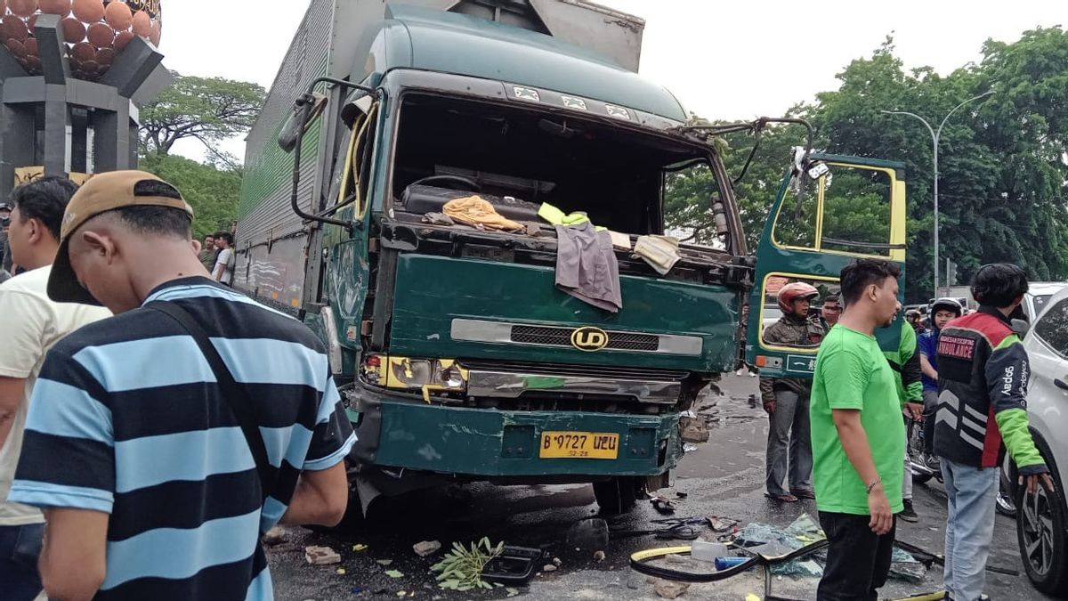 Trucks Recklessly Hit 10 Road Users In Tangerang